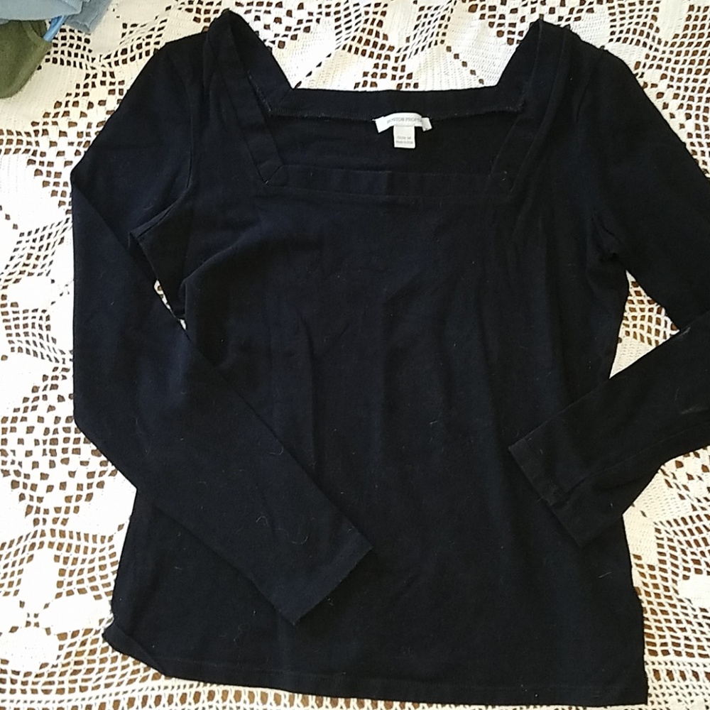 Black tee-shirt
